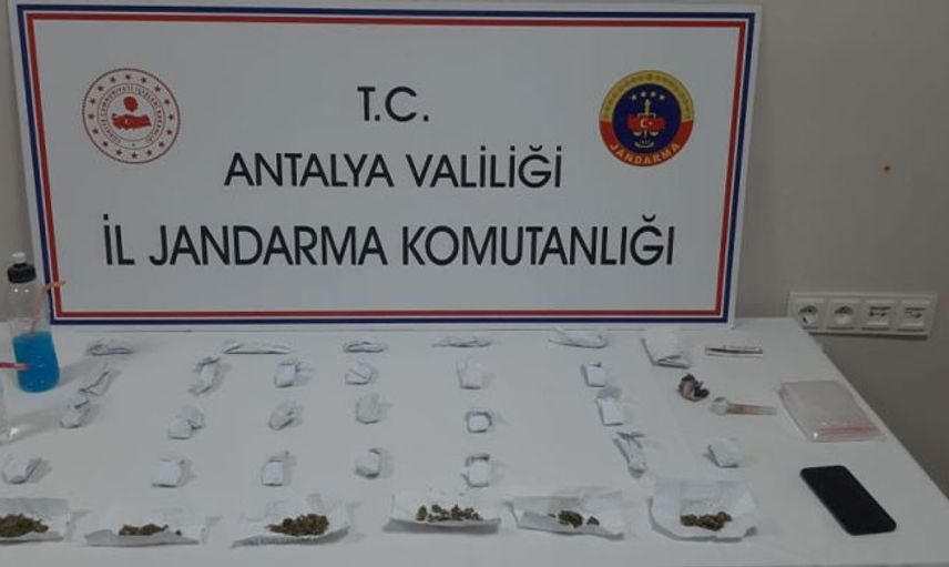 Sakladığı Uyuşturucuların Hepsi Yatağın Altından Çıktı