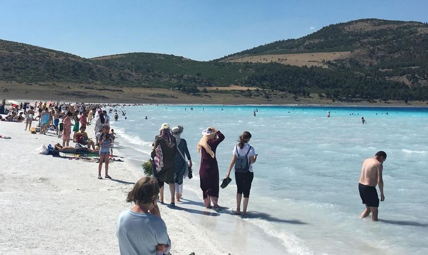 Salda Gölü'nde Bayram Tatili Yoğunluğu Yaşanıyor!