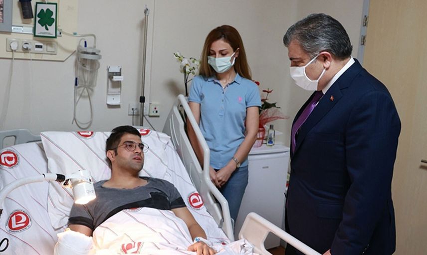 Saldırıya Uğrayan Doktora, Fahtettin Koca’dan Ziyaret!