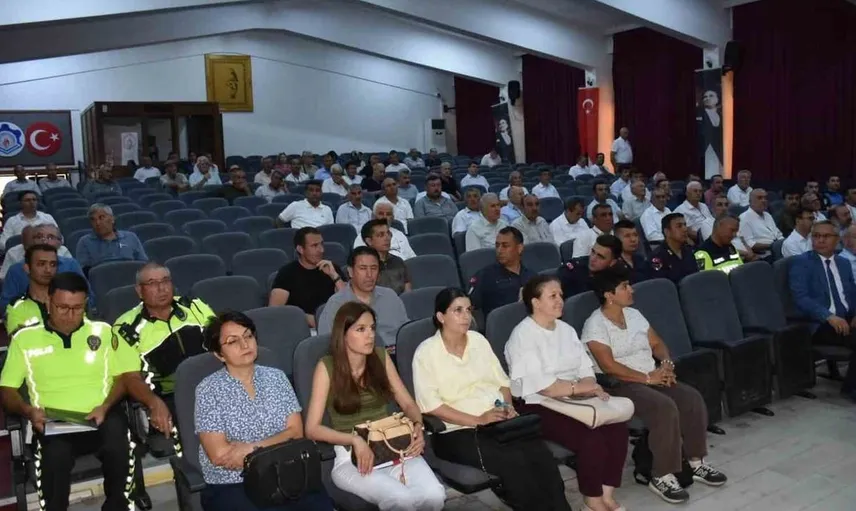 Salihli'de muhtarlar toplantısı yapıldı: talepler ve sorunlar masaya yatırıldı