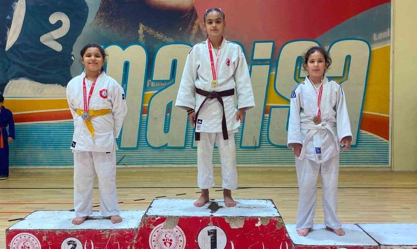 Salihli’den 21 madalyalık başarı
