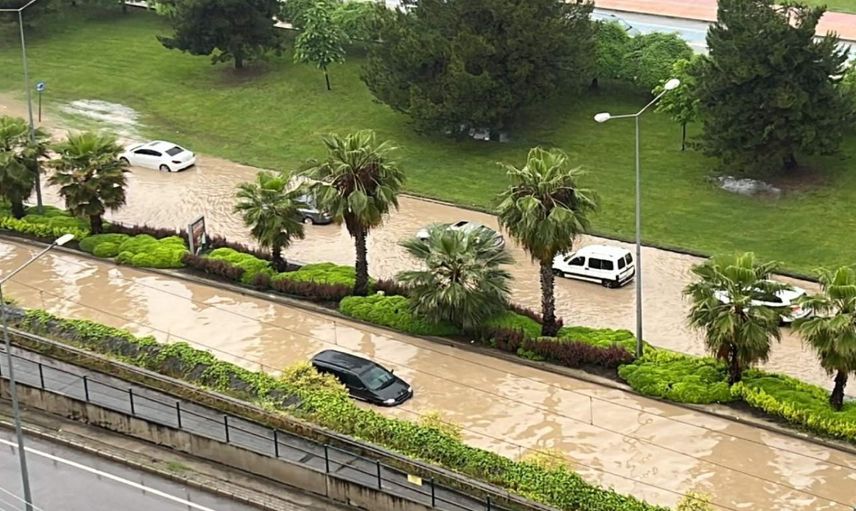 Samsun sele teslim oldu: Okullar bir gün tatil edildi
