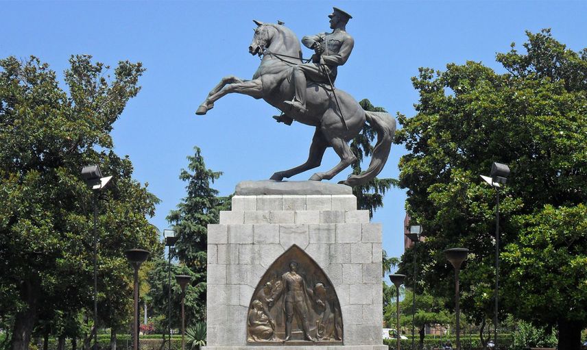 Samsun'da Atatürk Anıtı'na Saldıran Kişilere Ait Çok Fazla Sayıda Suç Kaydı Olduğu Ortaya Çıktı!
