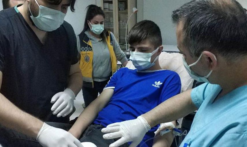 Samsun’da Bıçaklı Saldırıya Uğrayan Genç Hastaneye Kaldırıldı