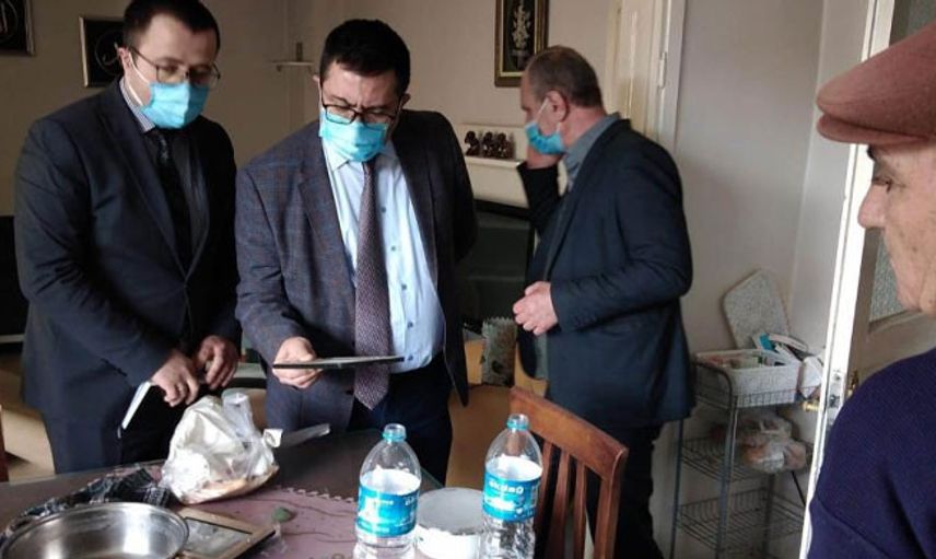 Samsun’da Evi Yanan Ailenin Yardımına Kaymakam Yetişti