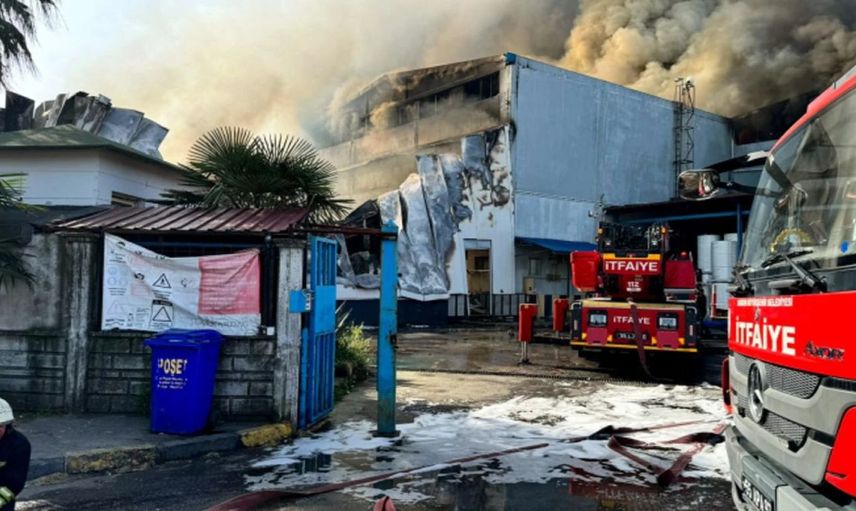 Samsun’da fabrika yangını: Alevler giderek büyüyor