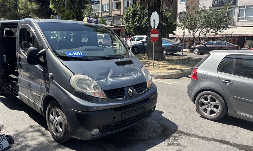Samsun'da Kamyon ile Dolmuş Çarpıştı: 4 Yaralı