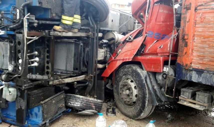 Samsun'da Mahkumları Taşıyan Cezaevi Aracı Devrildi