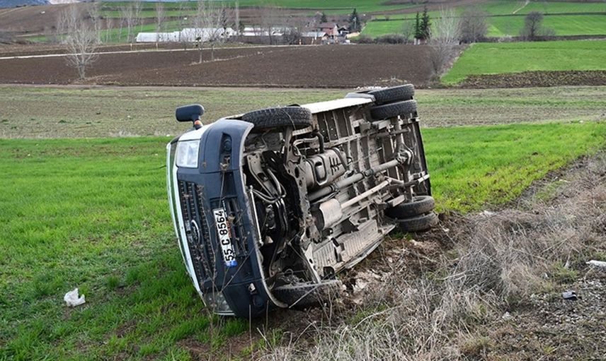 Samsun'da öğrenci servisi devrildi: 20 kişi yaralandı!
