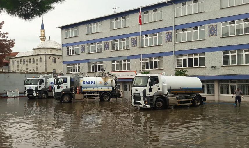 Samsun'da Sağanak Nedeniyle Okulları Su Bastı: Eğitime Ara Verildi!