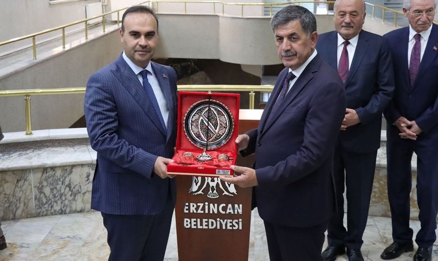 Sanayi ve Teknoloji Bakanı Kacır Erzincan'da Önemli Ziyaretler Gerçekleştirdi