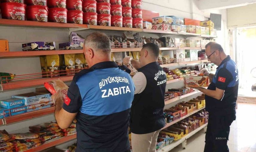 Şanlıurfa'da denetimlerde son kullanma tarihi geçmiş ürünler ele geçirildi