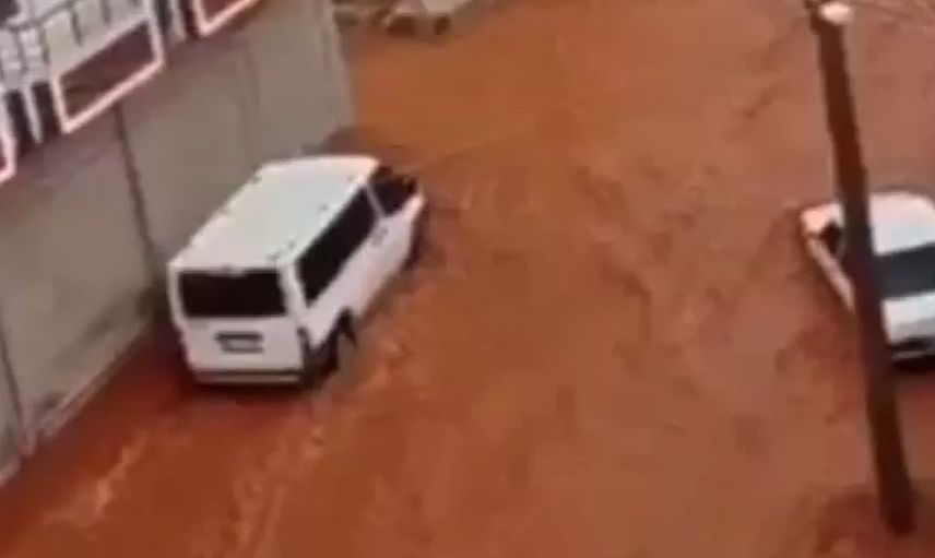 Şanlıurfa’da sağanak yağış sele neden oldu