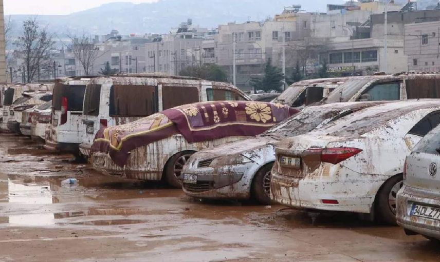 Şanlıurfa’da sel otoparkları araç mezarlığına çevirdi: 170 araç çıkarıldı