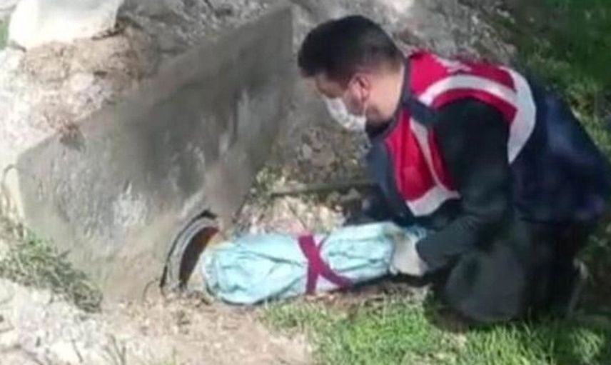 Şanlıurfa'da Sulama Borusu İçerisinden 4 Uzun Namlulu Silah Çıktı