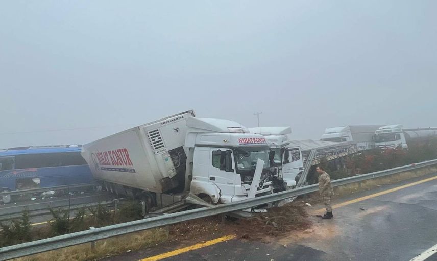 Şanlıurfa’da yolcu otobüsü iki tır ile çarpıştı: Ölü ve yaralılar var