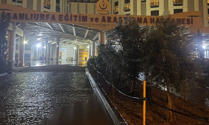 Şanlıurfa’daki yağış hayatı felç etti: Yollar göle döndü