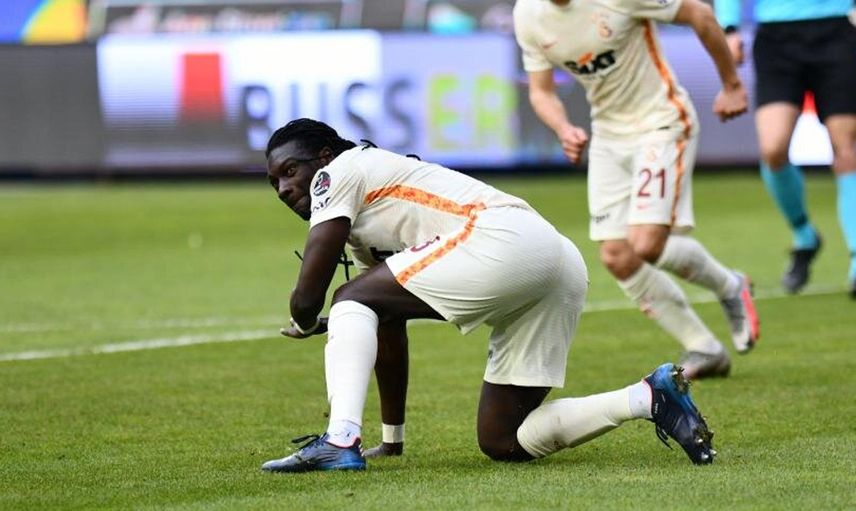 Şansal Büyüka, Galatasaray'da Bafetimbi Gomis'in yarı emekli gibi futbol oynadığını söyledi