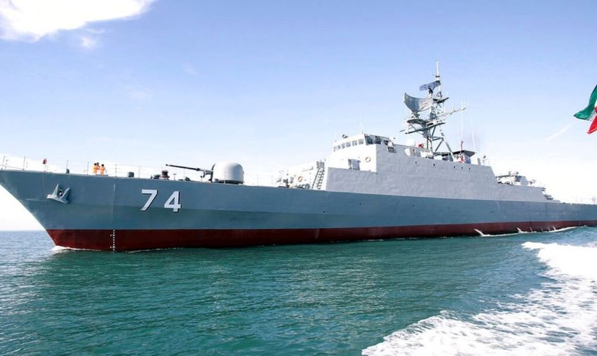 Savaş gemisi yana devrildi: Yaralılar hastaneye kaldırıldı