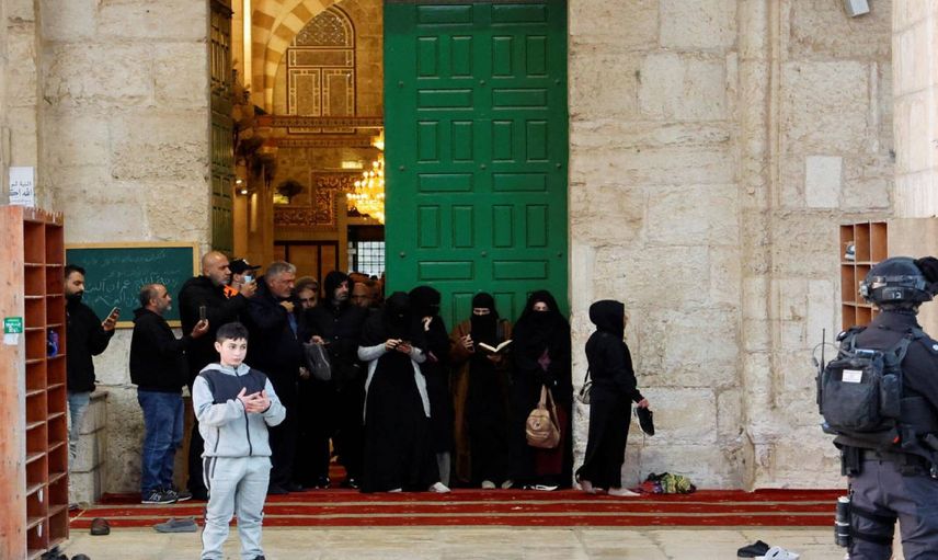 Savaşın gölgesinde dördüncü Cuma namazı: İsrail Mescid-i Aksa’ya müdahale etti
