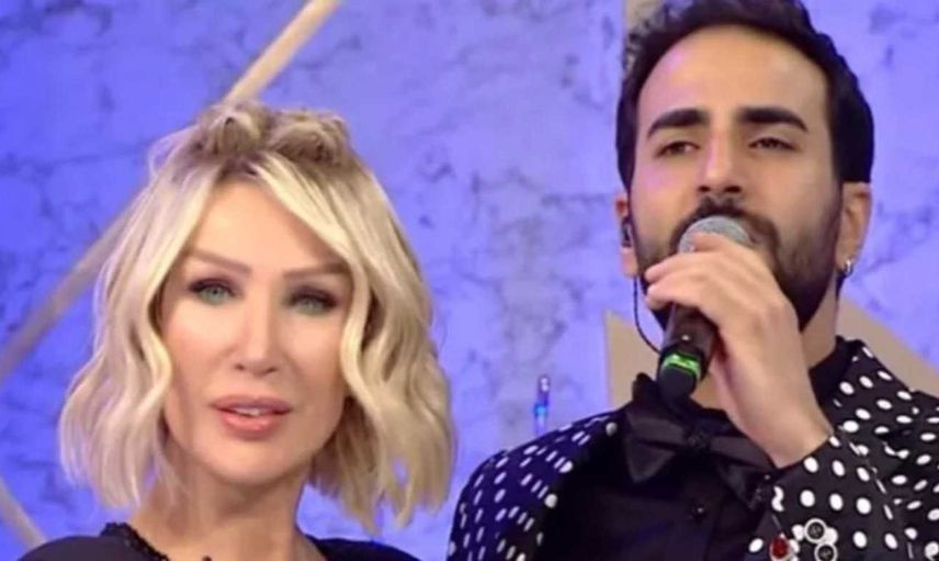 Seda Sayan ve yeni eşi Çağlar Ökten’e balayı şoku! Çiçeği burnunda çift Paris’te hüsrana uğradı Ünlü mekan Seda Sayan ve Çağlar Ökten’i içeri almadı!