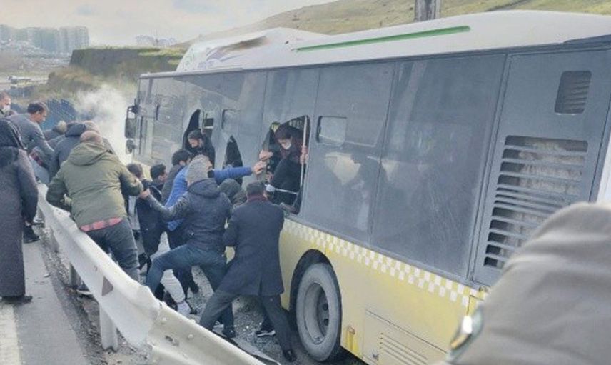 Sefaköy'de Feci İETT Otobüsü Kazası! Yolcular Camlar Kırılarak Çıkarıldı: Çok Sayıda Yaralı Var