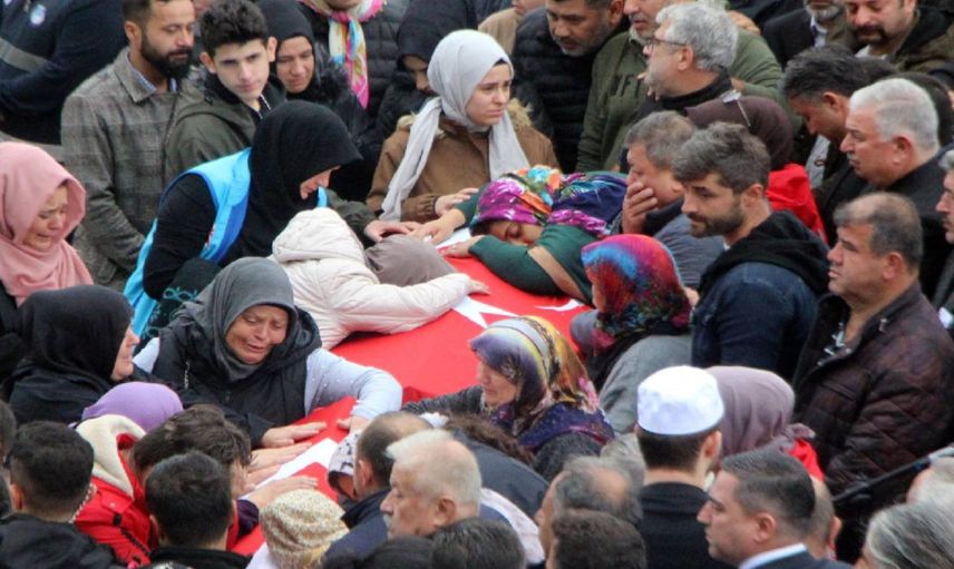 Şehit madencinin kızı yürekleri yaktı: Bu benim babam