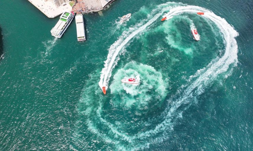 Şehit ve gazilerin anısına İstanbul Boğazı’nda saygı seyri!