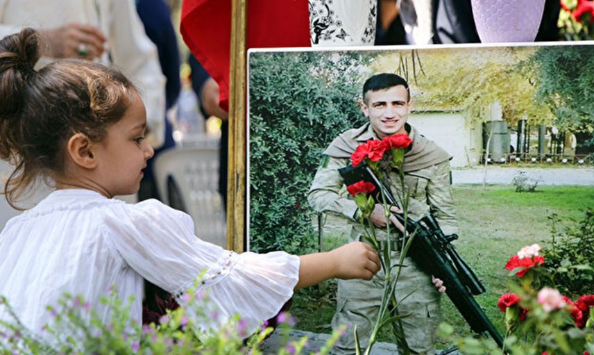 Şehitliklerde Buruk Bayramlaşma