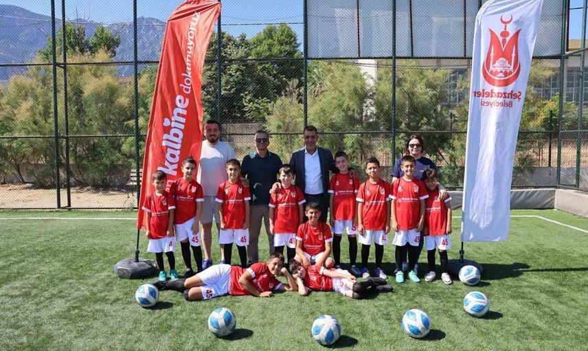 Şehzadeler'de yaz futbol kursları başladı