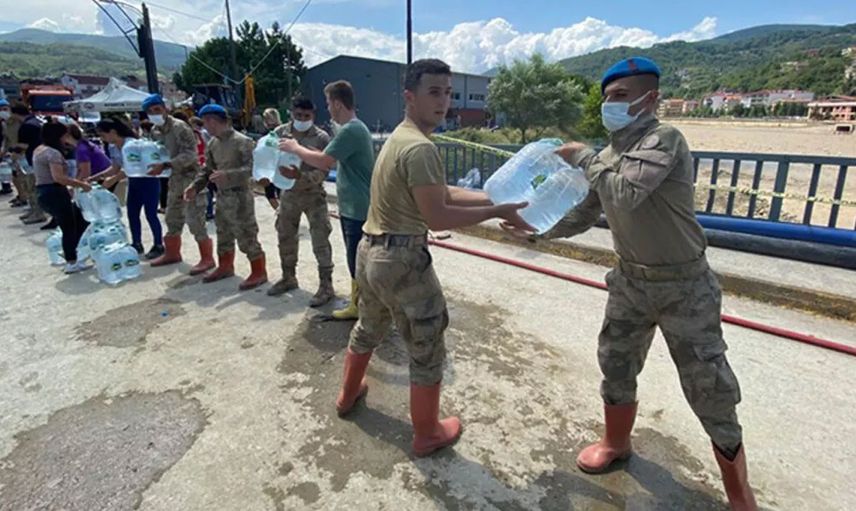 Sel Sebebiyle Ayancık'ta Görevli Komandoların Bir Bölümü İlçeden Ayrıldı