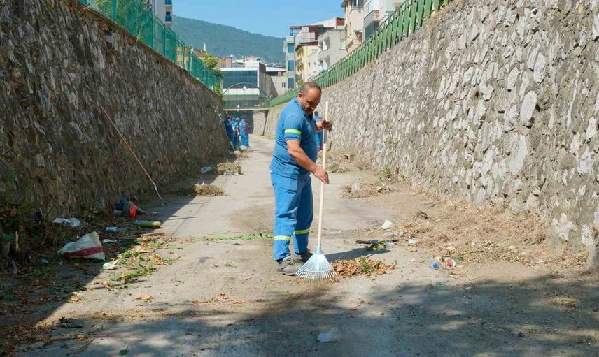 Selçukbey Kanalı’nda kapsamlı temizlik çalışması yapıldı