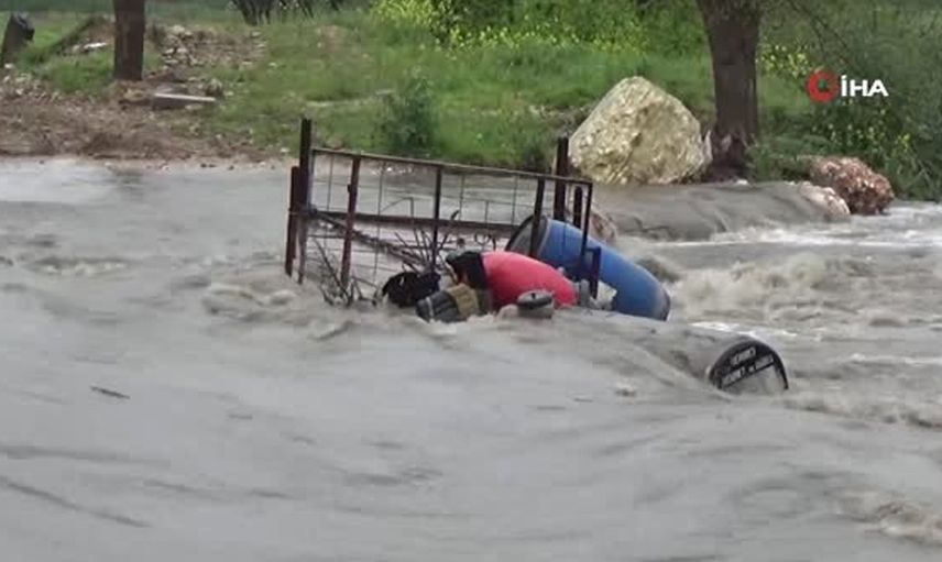 Sele Kapılan Vatandaşın Çırpınma Görüntüleri Yürek Burktu