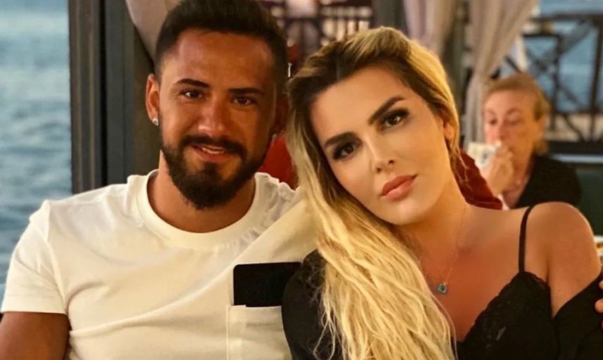 Selin Ciğerci’nin bikinili fotoğrafına eşi Gökhan Çıra’dan gelen yorum tepki çekti: ‘Saçından ayağına kadar benim’