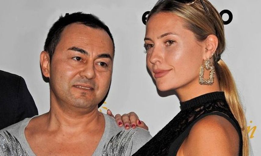 Serdar Ortaç'ın Eski Eşi Chloe Loughnan Soyundu da Soyundu! İç Çamaşırsız Pozlarını Kameraya Verdi