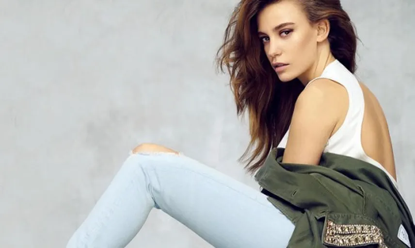 Serenay Sarıkaya'nın Elbisesini Dubaili Bir Şeyh Aldı