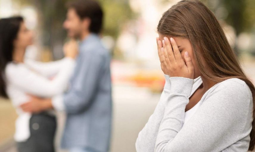 Sevgilim beni aldatıyor mu? Sevgilimin aldattığını nasıl anlarım? Eşim beni aldatıyor mu? İşte davranışlara göre aldatıldığını anlama