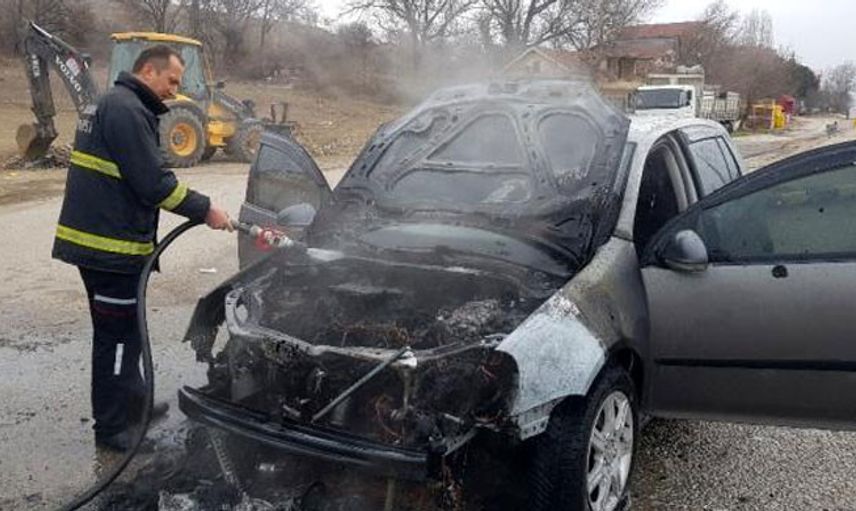 Seyir Halindeki Otomobil Alev Alev Yandı