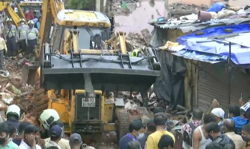 Şiddetli Muson Yağmurları Felakete Yol Açtı! Hindistan'da Bina Çöktü: 11 Ölü