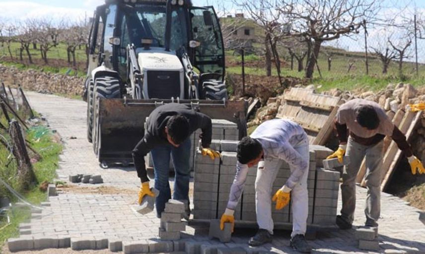 Siirt’te Bağ Yolları Parke Taşıyla Yenileniyor