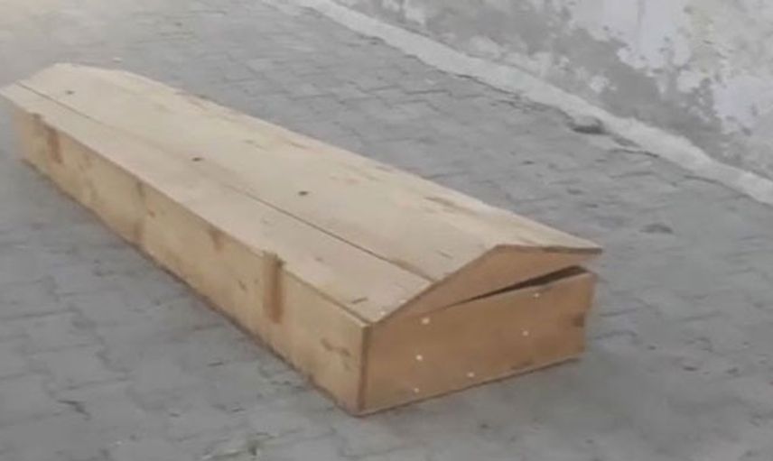 Siirt'te Cadde Ortasında Görülen Boş Tabut Panik Oluşturdu