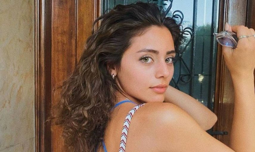 Sıla Türkoğlu güzelliği ile büyüledi! Türkoğlu beyaz minili paylaşımı görenleri kendisine hayran bıraktı
