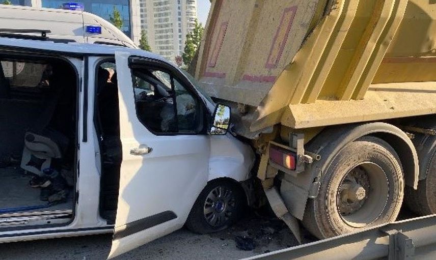Şile yolunda kaza! İşçileri taşıyan minibüs hafriyat kamyonuna çarptı çok sayıda yaralı var