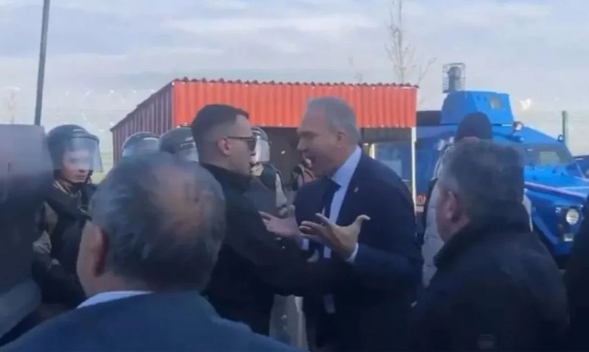 Silivri’de Duruşma Gerginliği: CHP’li Suat Özçağdaş’tan Jandarmaya “Şerefsiz” Tepkisi