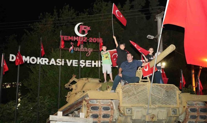 Sındırgı'da 15 Temmuz anma etkinliği ve kortej yürüyüşü düzenlendi