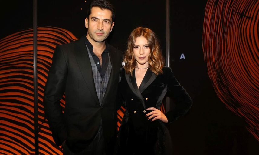 Sinem Kobal'dan karnı burnunda poz! Mini elbisesi ile Sinem Kobal'a Maşallah yorumları yağdı