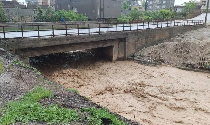 Şırnak ve Hakkari'de şiddetli sağanak yağış nedeniyle okullara bir gün ara verildi