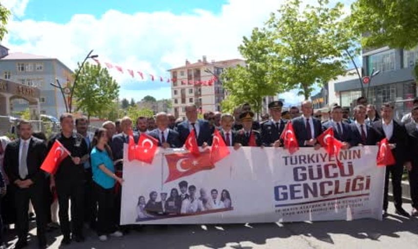 Şırnak'ta 115 Metrelik Türk Bayrağı ile Coşkulu Yürüyüş