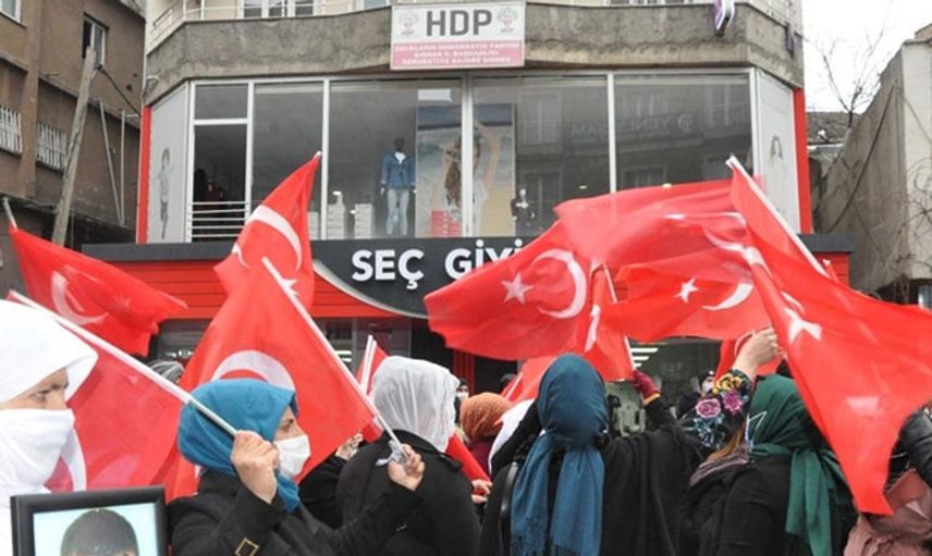 Şırnak'ta Terör Mağduru Aileler HDP İl Başkanlığı Önünde Eylem Yaptı