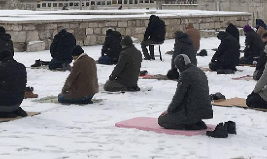 Sırp Polisinden Skandal Olay: Namaz Kılan Boşnakları Hedef Aldılar!